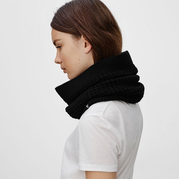 Aritzia Accessories - Aritzia TNA Salado Cowl Infinity Scarf Moss Green